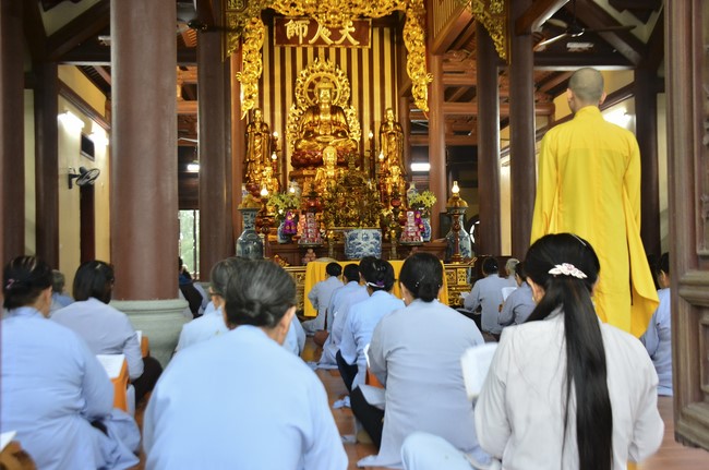 The Eight Precept Retreat  at Tay Khanh pagoda, Thai Binh